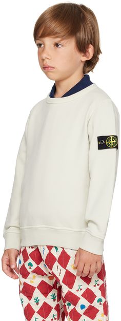 Garment-dyed organic cotton French terry sweatshirt. · Rib knit crewneck, hem, and cuffs · Detachable felted logo patch at sleeve · Machine-wash Supplier color: Plaster Supplier code: 811661320 Model measures 48 / 121.9 cm tall and wears size 6Y. Stone Island Junior Size : child's height 2Y: 36 / 92 cm 3Y: 38.5 / 98 cm 4Y: 41 / 104 cm 5Y: 43.5 / 110 cm 6Y: 45.5 / 116 cm 8Y: 50.5 / 128 cm 10Y: 56 / 142 cm 12Y: 61.5 / 156 cm 14Y: 67 / 170 cm Cotton Crew Sweatshirt With Logo Patch, White Logo Patch Sweatshirt, White Long Sleeve Sweatshirt With Logo Patch, Sporty Crew Sweater With Logo Patch, Winter Cotton Sweater With Logo Patch, Winter Crew Neck Sweatshirt With Logo Patch, Relaxed Fit Sweatshirt With Logo Patch For Winter, Winter Sweatshirt With Logo Patch In Relaxed Fit, Stone Island Junior