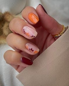 40 Eye-Catchy Short Fall Nails to Recreate This Fall - With Houna Thanksgiving Nail Designs, Simple Fall Nails, September Nails, November Nails, Fall Gel Nails, Fall Nail Art Designs, Cute Nails For Fall, Short Nails Art