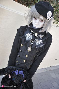 Uyasuminasai123 He will forever be one of my favourite Harajuku kids. >u Japanese Styles Clothes, Japanese Fashion Vkei, Japanese Gothic Fashion, Shironuri Makeup, Vkei Fashion, Visual Kei Fashion, Ouji Fashion, Alice And The Pirates, Kei Visual