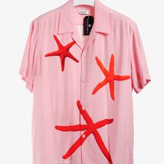 Features A Spread Collar, Button-Down Front, And Orange And Red Starfish Printed Across The Front And Back. Size: L Condition: Fair; Staining On Front Approximate Measurements (Laid Flat): Shoulder: 19" (48 Cm) Chest: 17.75" (45 Cm) Sleeve: 9.25" (23.5 Cm) Length Down Back: 28.5" (72 Cm) Composition: 100% Viscose Pink Shorts, Casual Shirts For Men, Starfish, Casual Button Down Shirts, Button Downs, Colorful Shirts, Mens Shirts, Man Shop, Red