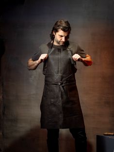 Introducing my handcrafted Full-Grain Leather Men's Apron, designed for the true artisan in you. Made in my atelier, this apron combines functionality with a touch of personalization. Features: Crafted from full-grain leather, this apron ages gracefully, developing a charming patina that tells the story of your craft. Two spacious front pockets provide ample space for various tools and atelier essentials. The adjustable neck straps and double-stitched parts ensure a comfortable and durable fit. Men's Apron, Apron For Men, Shop Apron, Grill Apron, Blacksmith Shop, Chef Cooking, Leather Apron, Aprons For Men, Protective Clothing