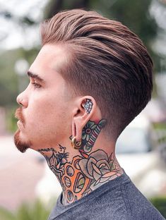 Do you notice the pattern here? A lot of trendy hairstyles have longer hair strands for obvious reasons. A sleek yet puffed pompadour with a taper fade on the sides to make way for those colorful tattoos. New Men Hairstyles, Men Models, Trending Photography, Blonde Dye, Mohawk Hairstyles Men, Men With Blonde Hair, Short Curls, Great Beards