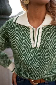 Fall Style For Short Women, Classic And Feminine Style, Style For 2025, Preppy Clothing Aesthetic, Legal Intern Outfit, Mom Style Fall 2024, Green Fall Outfits For Women, Clare V Style, Winter 2024 Trends Fashion