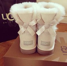 UGG Uggs For Cheap, Ugg Boots Outlets, Mode Tips, Blazer Outfit, Nike Sneakers, Style Outfits, Stylish Men, Ugg Boots, Cute Shoes