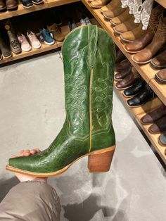 Color Cowboy Boots, Cool Cowgirl Boots, Alli Aesthetic, Green Western Boots, 70s Footwear, Western Boots Summer Outfit, Custom Cowboy Boots Vintage, Pretty Green Outfits, Pretty Cowboy Boots