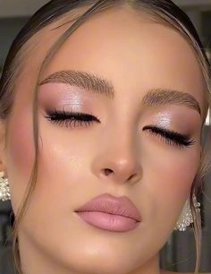 Prom Makeup Light Pink, Light Pink Natural Makeup, Pink Princess Makeup Looks, Gold And Pink Makeup, Pink Soft Makeup, Pink Natural Makeup