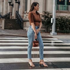 Date Night Details all under $100 including light wash denim and top / Levis / tops under $60 Dresses For Date Night, Dresses For Date, Outfit Date Night, Date Night Style, Jeans And T Shirt Outfit, Denim On Denim Looks, Outfit Date, Night Style, Denim Ideas