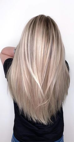 4 Cute Light Shades Of Blonde Hair Colours Hair Colour Trends, Hot Hair Colors, Rockabilly Hair, Shadow Root, Dark Roots Blonde Hair, Light Blonde Hair, Colour Trends, Dirty Blonde Hair, Honey Blonde Hair