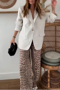 Elegance Dress, Leopard Print Outfits, Leopard Print Jeans, Leopard Print Pants, Classy Fashion, Causual Outfits, Print Pants, Fashion Mistakes, Mode Inspo