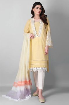 Pakistani Lace Suit Design, Kurta Designs With Lace, Plain Suits Design With Lace, Lace Pattern Kurti, Style Outfits Summer, Summer Vibes Aesthetic, Lace Suit, Lace Dress Design, Latest Dress Design