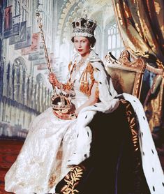 Queen Elizabeth Photos, Coronation Gown, Queen's Coronation, The Queen Of England, Coronation Dress, Rainha Elizabeth Ii, Reine Elizabeth, Elisabeth Ii