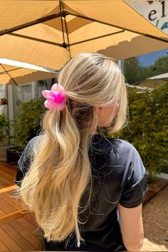 Hairstyles 2024, Clip Hairstyles, Posing Guide, Hot Hair Styles, Cruise Outfits, Claw Hair Clips, Flower Hair Accessories, Flower Clip