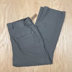 Nwt Mens Duluth Trading Co Duluthflex Dry On The Fly Relaxed Fit Stretch Pant 42 X 32 Color Gray Size 42 Inseam 32 Brand New With Tags. Looks Fantastic And The Colors Are Great. You Will Be Pleased! Please See Photos For Measurements. Drawstring Pants Men, Brown Pants Men, Straight Leg Khakis, Cargo Work Pants, Belted Pants, Duluth Trading, Brown Pants, Stretch Chinos, The Fly