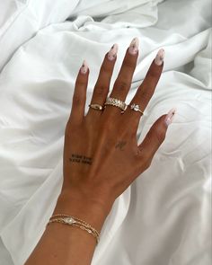 nails, nail inspo, rings, finger tattoos, tattoo inspo Pretty Tattoo Ideas, Pretty Tattoo, Tato Minimal, Finger Tattoo For Women, Hand And Finger Tattoos, Hand Tattoos For Women, Tattoo Ideas For Women