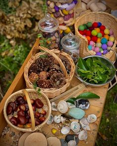 Loose parts can inspire a whole host of learning and play possibilities. 🐚 As loose parts are open ended, they offer children the freedom of expression and the ability to be creative. There is no right or wrong way to play! ✨ Loose parts come in all shapes, sizes and sorts. Read our Blog to discover more! 🌟 . #Looseparts #Openendedplay #Earlyyears Loose Parts Play Outdoor, Loose Parts Storage, Fine Motor Play, Autumn Fair, Loose Parts Play, Outdoor Play Spaces, Nursery Activities, Freedom Of Expression