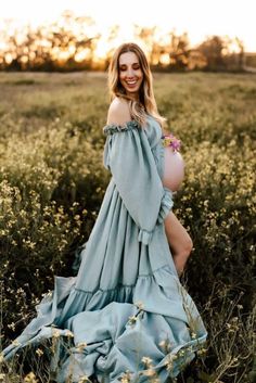 Maternity Dresses Photoshoot, Flowy Boho Maternity Dress, Maternity Shoot Dresses Summer, Boho Maternity Dresses For Photoshoot, Mertinity Photoshoot, Open Dress Maternity Pictures, Green Maternity Dress Photoshoot, Maternity Photography Dress Boho, Maternity Shoot Outfit Ideas