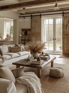 Timeless and rustic living room ideas for a cozy and inviting home sanctuary Earthy Living Room, Furnitur Ruang Keluarga, Cottage Interior, Cottage Living Rooms, Living Room Scandinavian, Farmhouse Interior, Rustic Living, Cottage Living, Rustic Living Room