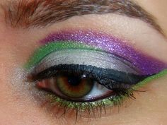 Buzz Lightyear eyeshadow. Wow. This would be awesome for Halloween! Eyeshadow Halloween, Toy Story Halloween, Halloween Eye Makeup, Disney Makeup, Halloween Eyes, Crazy Eyes, Disney Costumes, Buzz Lightyear, I Love Makeup