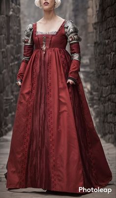 Red Elizabethan Gown, 1490s Dress, Medival Outfits Woman Royal, Historical Dresses Medieval, Medival Outfits Women, Queen Outfits Royal, 17 Century Dress, 1500s Fashion, Game Of Thrones Dress