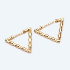 High quality 18K gold plated brass hoop earring hooks, color not easily tarnish, lead nickel safe Size: triangle side length 25mm approx. (see Pic 2) Quantity: 4pcs= 2 pairs Color: gold ❤ More gold plated brass items here: ❤ https://www.etsy.com/shop/Nbeads?search_query=GB ❤ More metal findings(brass, silver, alloy etc.) here: ❤ https://www.etsy.com/shop/Nbeads?section_id=6656259 Gold Triangle Metal Earrings, Triangle Gold Metal Earrings, Modern Triangle Gold Hoop Earrings, Gold Triangle Jewelry With Ear Wire, Everyday Gold Triangle Earrings, Brass Items, Brass Hoop Earrings, Gold Triangle, Brass Hoops