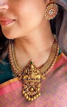 Makeup Ideas Indian, Temple Jewellery Choker, Antique Haram, Eid Makeup, Beaded Wedding Jewelry, Outfit Indian, Mothers Day Jewelry, Wedding Jewelry Sets Bridal Jewellery, Gold Temple Jewellery