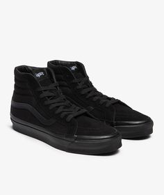 Founded in California, OTW by Vans is a brand that blends style and innovation in its designs to create iconic sneakers that stand the test of time.Introducing the LX SK8-Hi Reissue 38 in black from the Vans Sk8-Hi collection for Fall Winter 2024. Known for its classic retro style and superior comfort, these Zapatillas Clásicas y Retro are a must-have for sneaker enthusiasts.Conquer the streets in style with the LX SK8-Hi Reissue 38 from OTW by Vans, only at SVD. Vans Sk8 Mid, Vans Vault, Adidas Samba Og, Converse Chuck 70, Fall Winter 2024, Chuck 70, Sk8 Hi, Vans Authentic, Vans Sk8