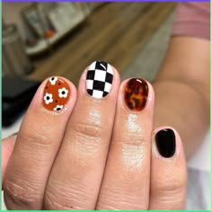 This design features a fun mix of checkerboard patterns, floral accents, and tortoiseshell elements on a short, rounded nail shape. The checkerboard pattern is a bold and trendy choice, while the floral accents add a touch of whimsy. The tortoiseshell design ties the look together with a classic fall feel. This manicure is perfect for those who love to experiment with different patterns and styles.   Photo credit by: @jennsnailnation Check Board Nails, Checkard Nails Art, Nails Checkerboard, Fall Short Nail Designs, Checkerboard Nails, Checkered Nails, Short Nail Art, Cheetah Print Nails