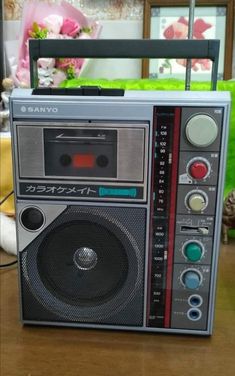 an old fashioned radio sitting on top of a wooden table