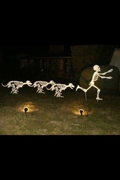 Halloween Decor Halloween Outside, Skeleton Decorations, Diy Halloween Decor, Adornos Halloween, Halloween Tattoo, Halloween Yard, Theme Halloween, Halloween Inspiration, Halloween Deco