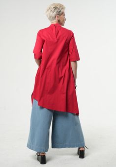 Asymmetrical Shirt / Oversized Tunic / Short Sleeve Tunic / Avant Garde Clothing / Asymmetric Tunic / Performance Outfit / Singer Outfit - Etsy Turkey Asymmetric Tunic, Asymmetrical Shirt, Plus Size Tunic, Loose Tunic, Red Tunic, Oversized Tunic, Oversize Fashion, Short Sleeve Tunic, Tunic Shirt