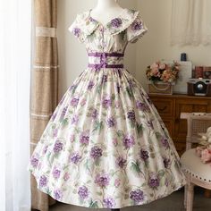 紫葡萄の水彩画コルセットワンピース Cottage Core Purple Dress, Balletcore Overbust Corset Dress With Ruffles, Vintage Ruffled Corset Dress For Cosplay, Purple Fairycore Dress, Purple Fairycore Dress With Ruffles, Fluffy Skirt, Vintage Dresses 50s, Dresses Xxl, Vestidos Vintage