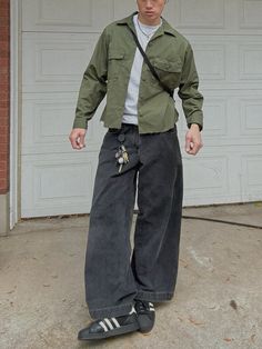 Green Streetwear Outfit Men, Army Green Top Outfit, Green Jacket Outfit Men, Olive Green Shirt Outfit, Cargo Pants Outfit Aesthetic, Green Flannel Outfit, Green Jacket Outfit, Green Pants Outfit, Black Pants Outfit