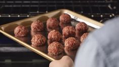 Classic Meatballs Recipe, Simple Meatball Recipe, Meaty Spaghetti Sauce, Classic Meatballs, Baked Meatball Recipe, Delicious Meatballs, How To Make Meatballs, Appetizer Meatballs, Meatball Recipes Easy