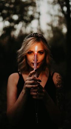 witchy photo Witch Woods Photography, Best Friend Pictures Photo Shoots Halloween, Spooky Senior Photos, Witchy Photo Shoot Ideas, Creepy Halloween Photo Shoot, Pregnant Halloween Photoshoot, Witchy Birthday Photoshoot, Witchy Fall Photoshoot, Halloween Model Photoshoot