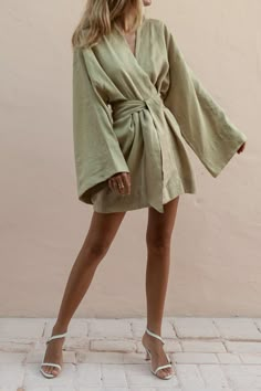 Trumpet Sleeve Dress, Kimono Sleeve Dress, Mode Kimono, Casual Kimono, Global Dress, Cotton Linen Dresses, Elegante Casual, Outfits Winter, Outfit Combinations