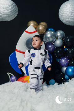 Temática astronauta Astronaut Theme, Outer Space Birthday Invitations, Space Birthday Invitation, Smash Cake Boy, Baby Shower Deco, Outer Space Birthday