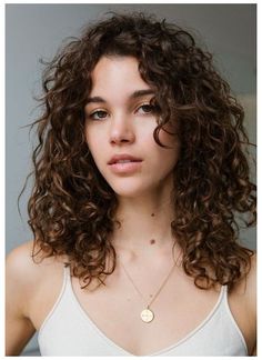 Long Curly Hair With Fringe, Curly Hair With Fringe, Hair With Fringe, Curly Hair Fringe, Woman With Curly Hair, Natural Curly Hair Cuts, Layered Curly Hair, Curly Hair Photos, Haircuts For Curly Hair