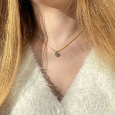 Dainty Shiny CZ Stone Round Everyday Necklace, Layering Necklace, single wear shiny stone. Material : 18k gold , 16inch collar chain Collar Chain, Gold Collar, Necklace Layering, Everyday Necklace, Stone Material, Stone Gold, Layering Necklace, Chain Jewelry, Cz Stone