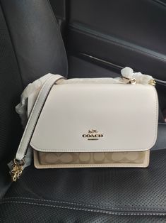 Tas Coach, Purse Essentials, Handbag Essentials, Girly Accessories