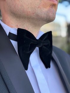 🛩️If you wish, you can purchase our Express Shipping product from our listing and receive your order within 2-4 days. 🌟 Introducing our exquisite oversize butterfly bow tie, meticulously handmade from ultra-luxurious velvet fabric. This bow tie is designed to put you one step ahead at the most beautiful and exclusive events. Inspired by renowned fashion houses like Tom Ford and Zegna, it redefines luxury with its fascinating texture and unique appearance. Elevate your style with a touch of opu Butterfly Bowtie, Native American Beliefs, Ring Accessories, Butterfly Bow, 5 Elements, Black Tie Gala, High Society, Unique Ring, Flower Of Life