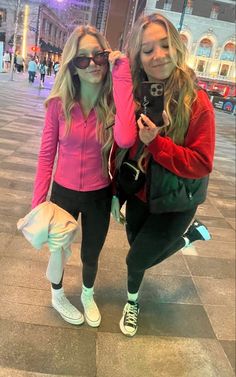 Lulu Outfits, Cute Celebrity Couples, Casual Outfits For Teens, Preppy Girl, Cute Friend Photos, Cute Preppy Outfits, Tiktok Style