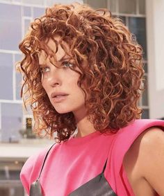 Smart Hairstyles, Short Curly Cuts, Curly Hair Trends, Short Natural Curly Hair, Curly Lob, Natural Curly Hair Cuts, French Bob, Chestnut Hair Color, Grey Hair Inspiration