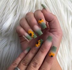 Tulip Nails, Lily Nails, Floral Nail Designs, Daisy Nails, Summery Nails, Fall Acrylic Nails