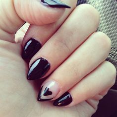 New claws! Short pointed nails - I'm really starting to like this. Pointy Nail Designs, Goth Nails, Stiletto Nails Designs, Super Nails