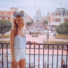 casual disney cinderella outfit Cinderella Outfit Ideas Disney, Cinderella Bounding, Cinderella Disney Outfit, Cinderella Outfit Ideas, Cinderella Inspired Outfit, Bounding Disney, Outfit Ideas Disney, Outfits Disneyland, Cinderella Disneybound