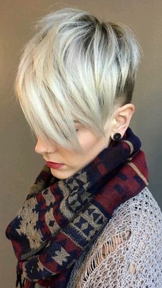 Platinum Blonde Pixie, Short Blonde Pixie, Trendy We Fryzurach, Short White Hair, Longer Pixie Haircut, Taper Fade Haircut, Stylish Short Hair, Blonde Pixie Hair, Straight Blonde Hair