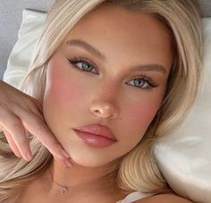 Makeup Inspo For Blue Eyes, Light Low Contrast Makeup, Blonde Makeup Looks, Blonde Hair For Cool Skin Tones, Contrast Makeup, Pale People, Rosy Makeup, Angel Makeup, Style Hacks