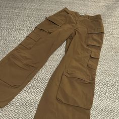 Molly King X Bayse Brown Oversized Cargo Pant Size Medium Like New Girls Cargo Pants, Soccer Pants, Brown Pants, Cargo Pant, Trouser Pants, Nike Pants, Cargo Pants, Yoga Pants, Pant Jumpsuit