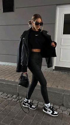 Look Legging, Rock Outfit, Black And White Sneakers, Interview Outfit, Athleisure Outfits