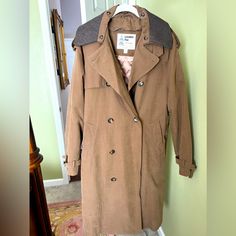 Men’s Never Worn London Fog Trench Coat Brown Gabardine Long Coat, Brown Gabardine Outerwear For Fall, Brown Gabardine Fall Outerwear, Brown Gabardine Outerwear, Brown Gabardine Outerwear For Spring, Spring Brown Gabardine Outerwear, London Fog Trench Coat, Rain Trench Coat, Brown Trench Coat